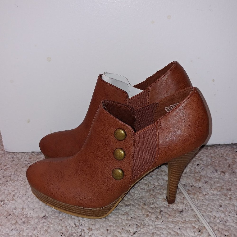 Fioni Brown Ankle Bootie - Size 8